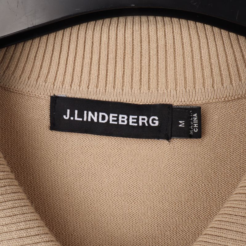 J.Lindeberg etikett på krage av beige polotröja