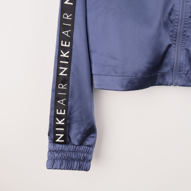 Ärm av jacka med Nike Air logotyp