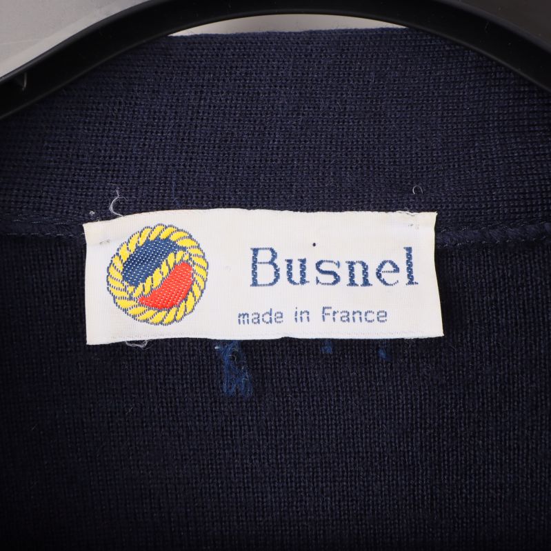 Busnel logotyp på etikett inuti kappan