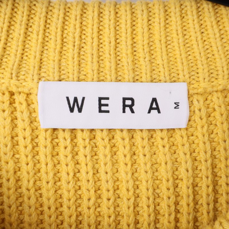 Wera logotypens etikett på tröjan