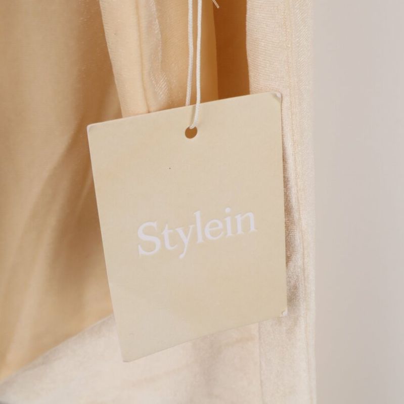 Närbild på etikett med Stylein-loggan