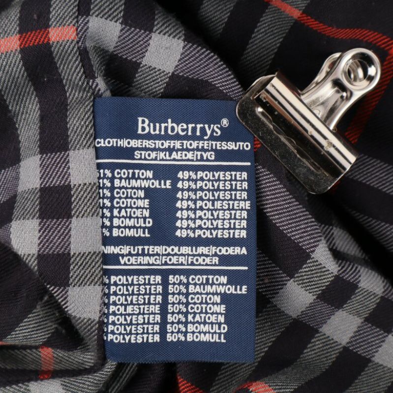 Närbild på etikett med Burberrys materialinformation