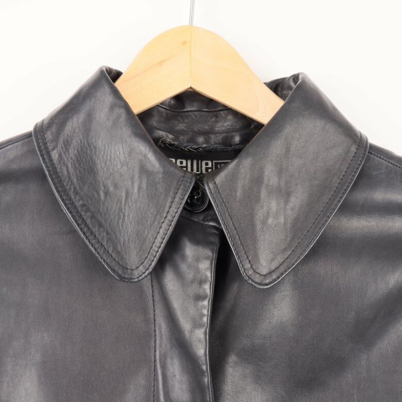 Närbild av rockens klassiska krage