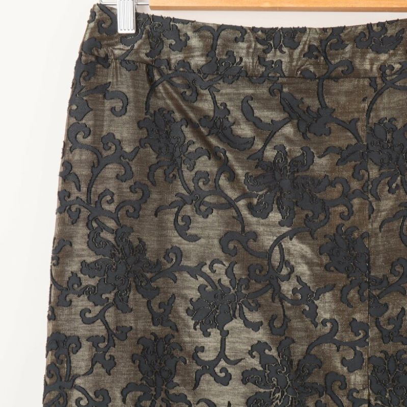 Övre delen av kjolen med brokadmönster