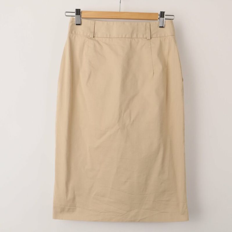 Beige kjol i sin helhet