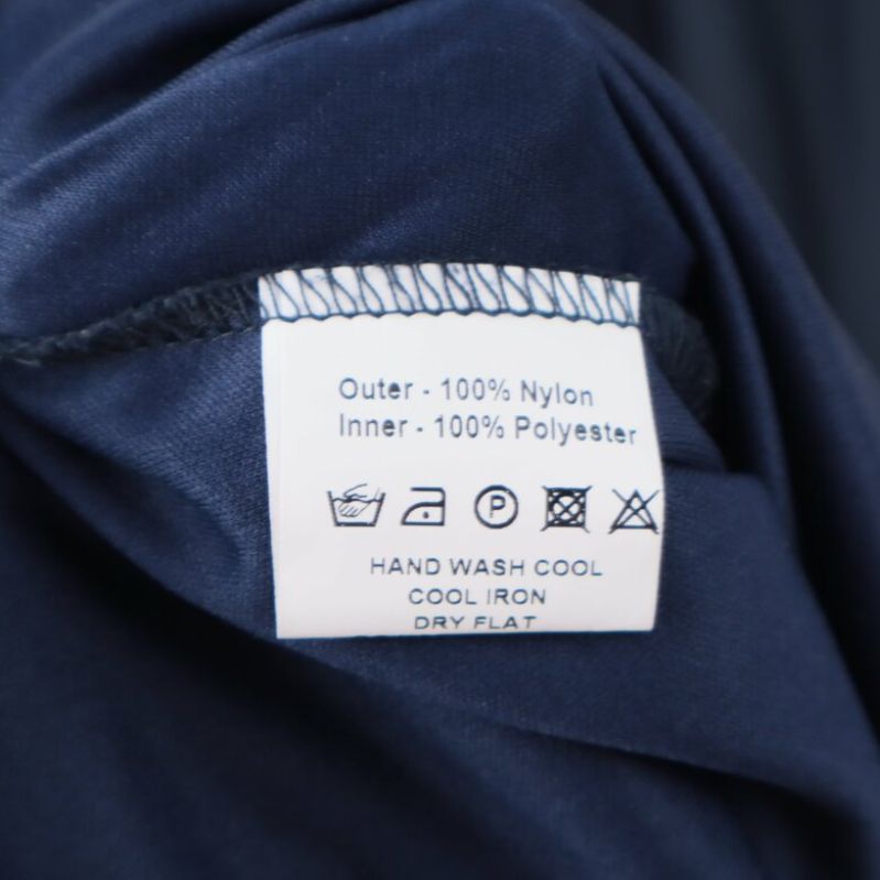 Materialetikett: nylon och polyester