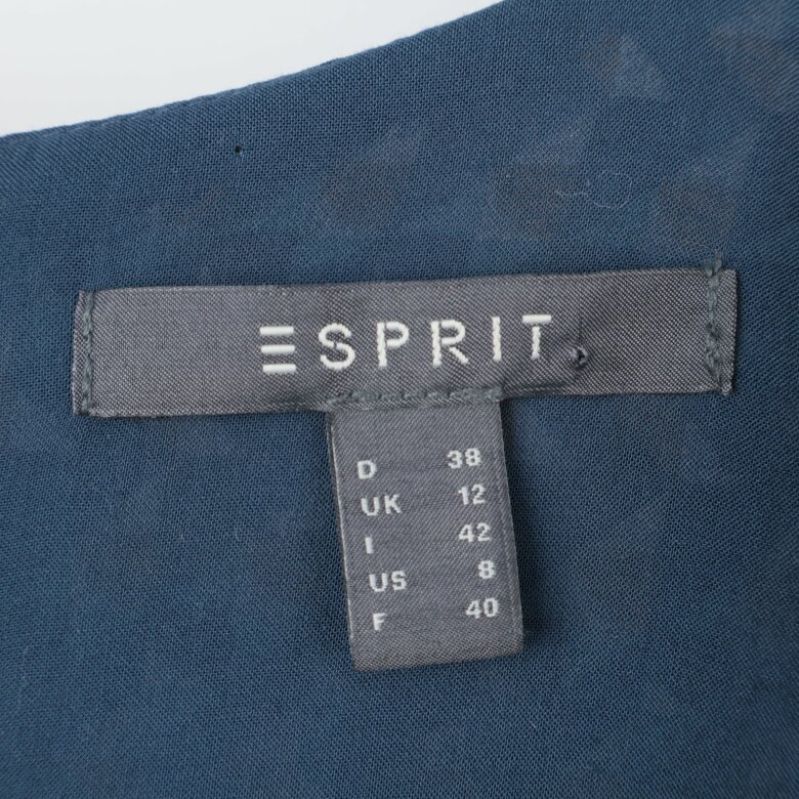 Esprit etikett med storlek i klänningen