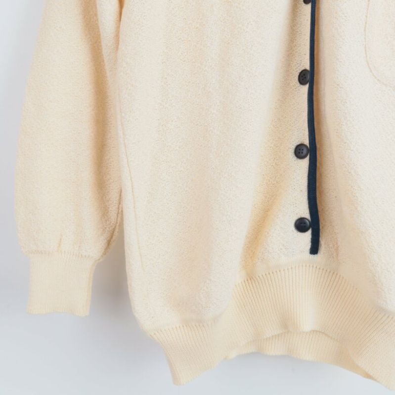 Stickad cardigan med ribbade ärmslut