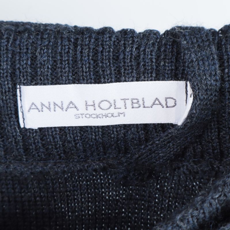 Märkesetikett med Anna Holtblad Stockholm