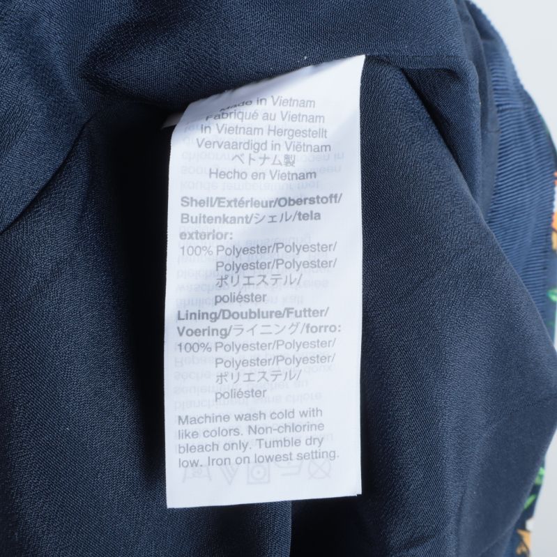 Materialetikett på insidan av kjolen