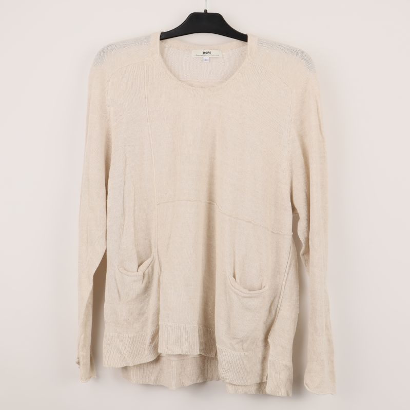 Beige tröja med rund hals och fickor