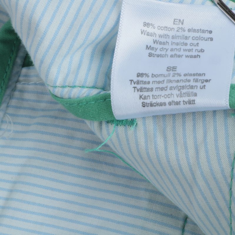 Materialetikett på shorts insida
