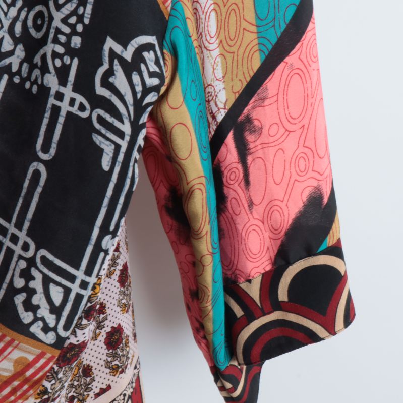 Närbild av kimonos ärm med detaljerat mönster
