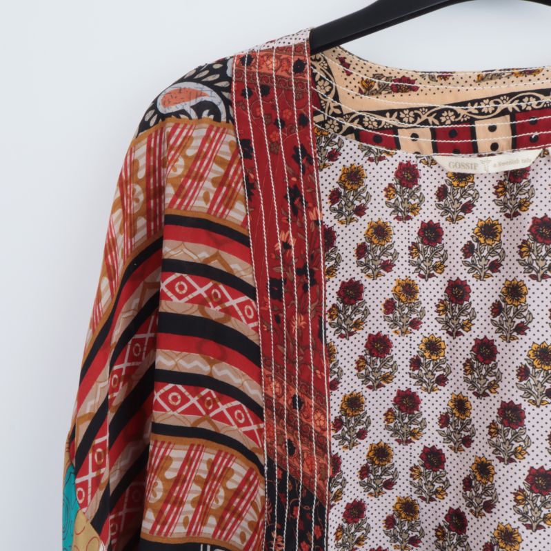 Övre del av kimono med blommönster och ränder