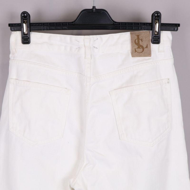 Vita jeans bakifrån med fickor