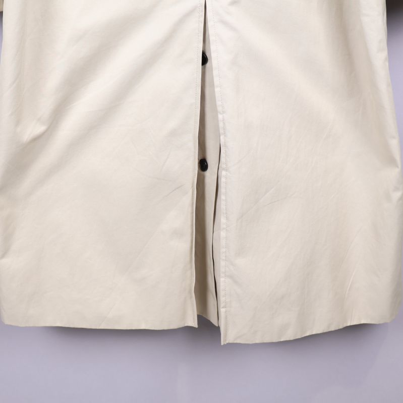 Detalj av trenchcoatens nedre del