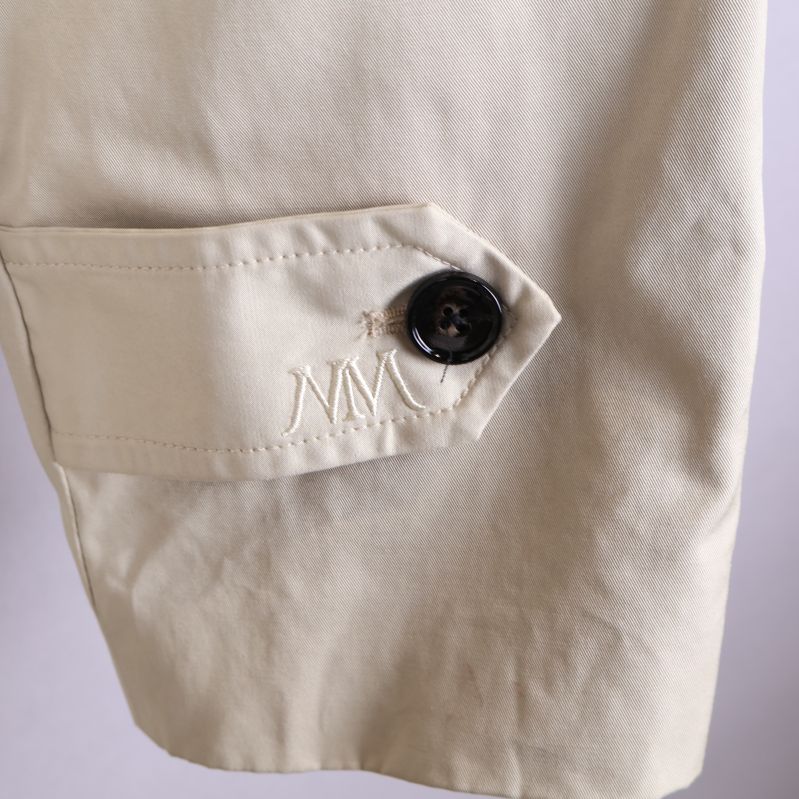 Broderad detalj med MNG på ärm
