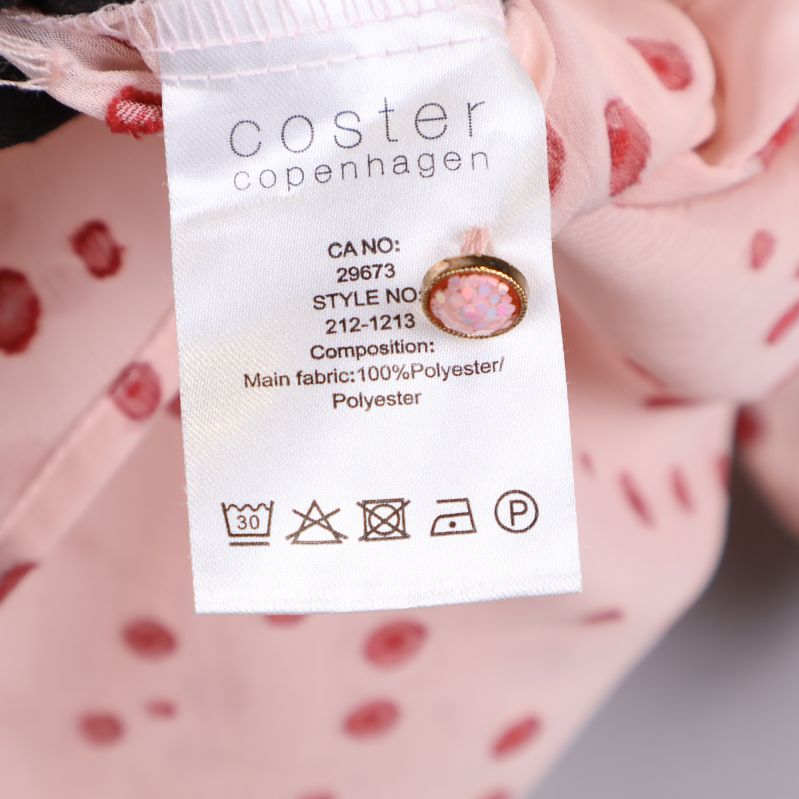 Materialetikett med polyester och skötselråd