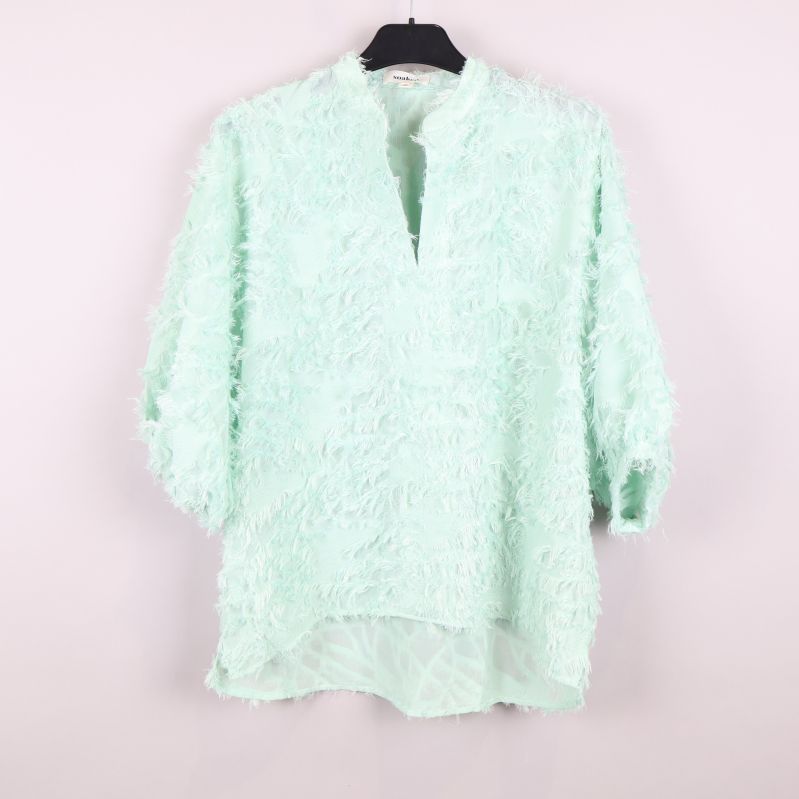 Mintgrön blus med fransar framifrån