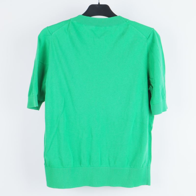 Baksida av grön T-shirt