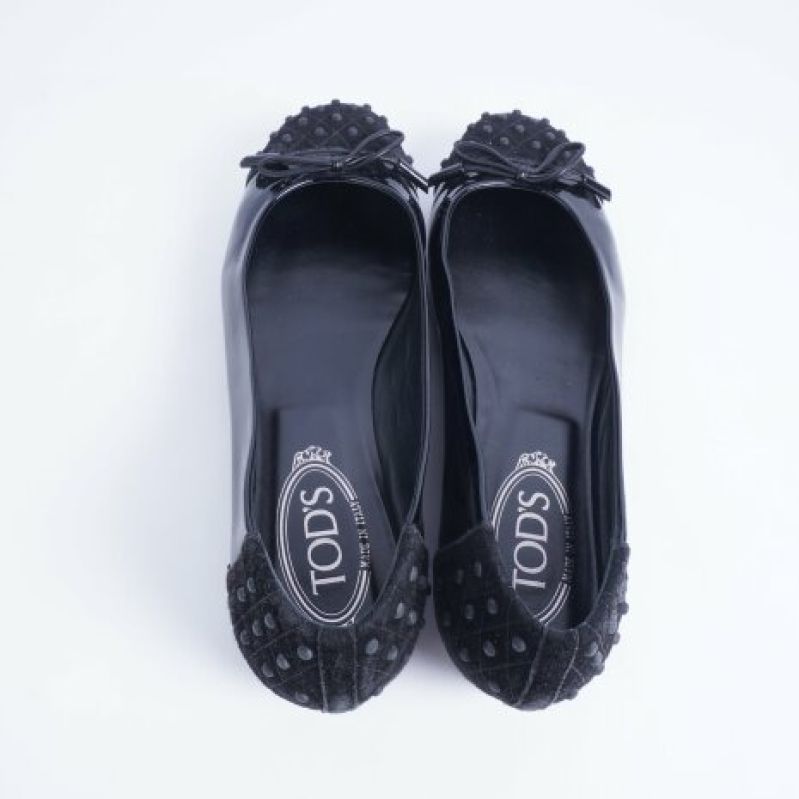 Svarta loafers med rosett och prickar