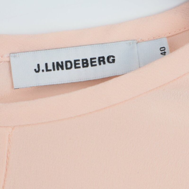J. Lindeberg etikett på insidan av blusen