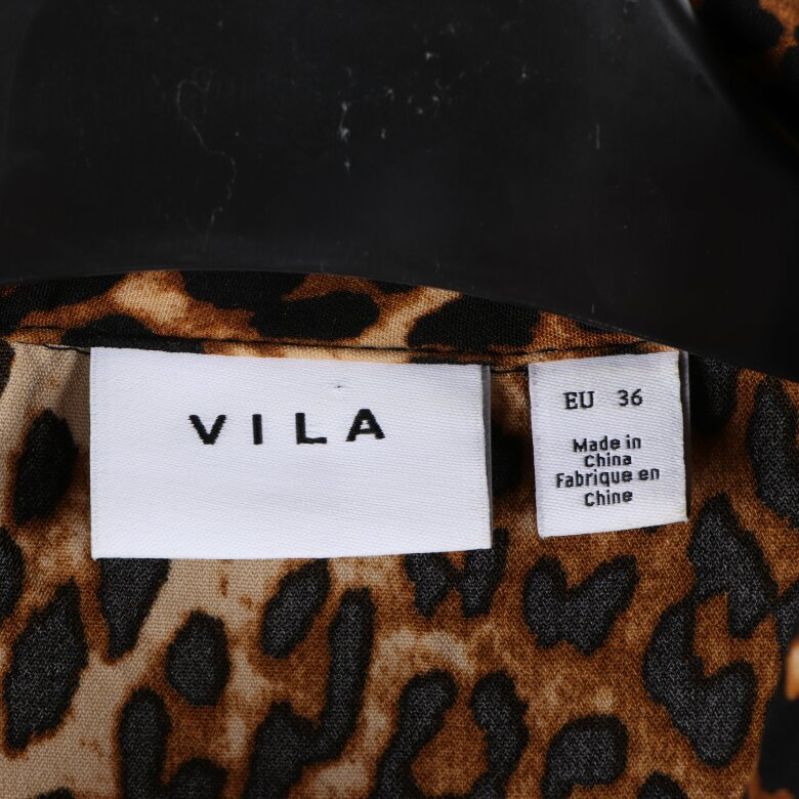 Leopardmönstrad klänning med VILA-märkning och 36 i storlek