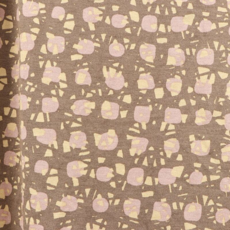 Detaljerat mönster i beige och rosa nyanser