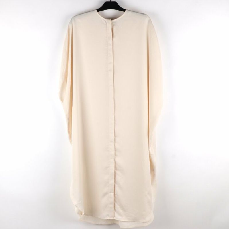 Lång beige kaftan klänning, bakifrån