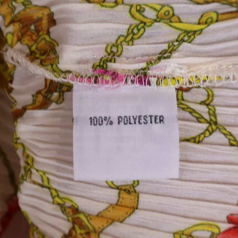 Textiletikett visar 100% polyester