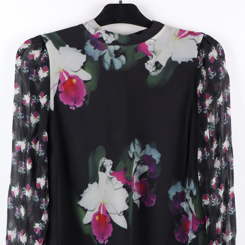 Överdel av blommig klänning, framifrån