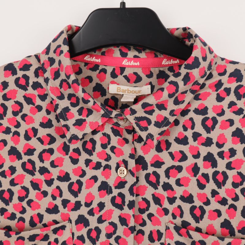 Kragdetalj med Barbour-märke