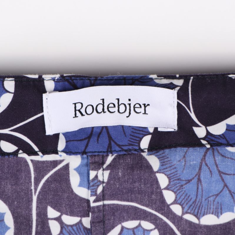 Rodebjer, etikett på blus