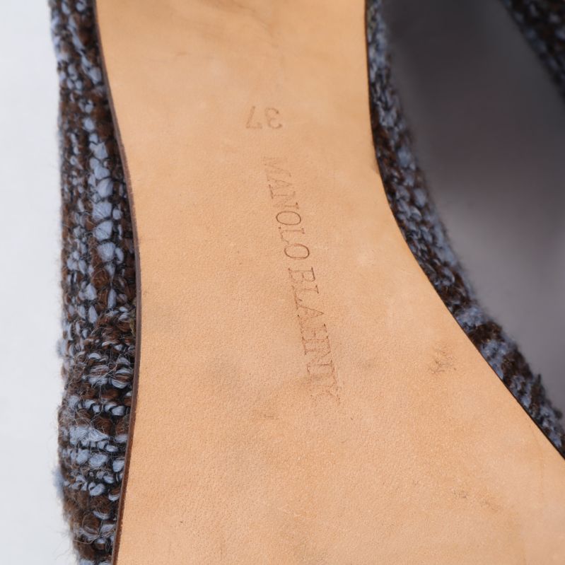 Manolo Blahnik, text på undersidan av skon
