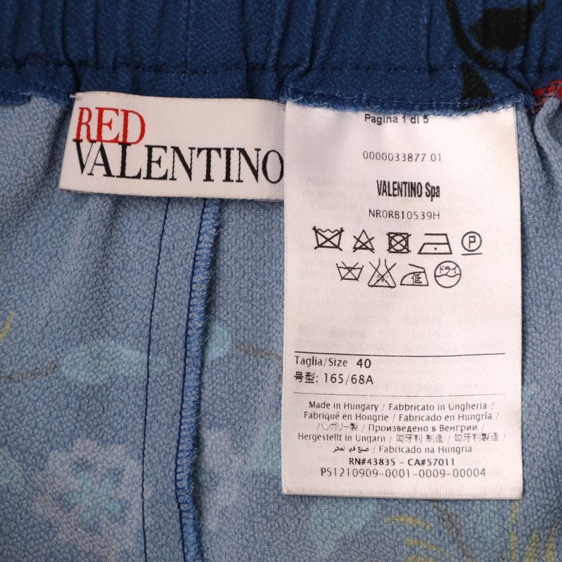 Materialetikett med 97% polyester och 3% elastan
