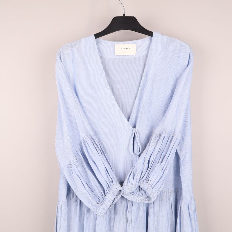 Klänning med knytband ärmar vikta