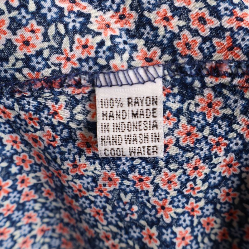 Materialetikett som anger 100% rayon