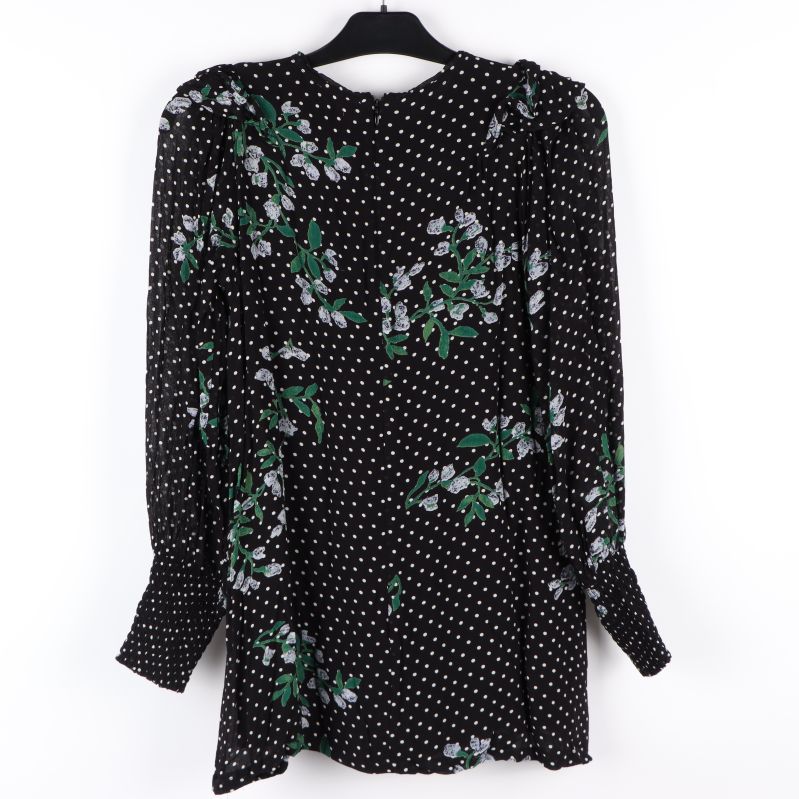 Blus med vitprickigt och blommigt mönster bakifrån
