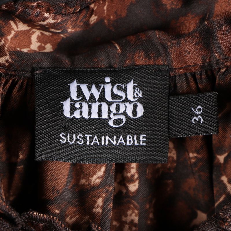 Twist & Tango-märkesetikett på insidan av blusen