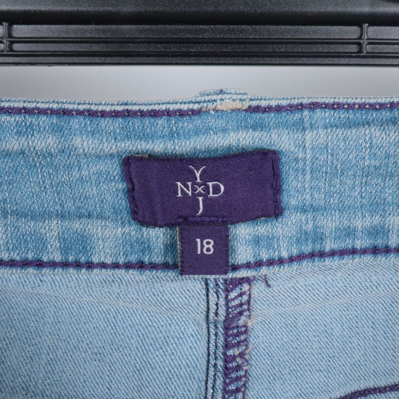 Märkesetikett för NYDJ