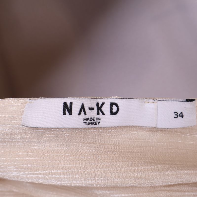 NA-KD etikett i linne