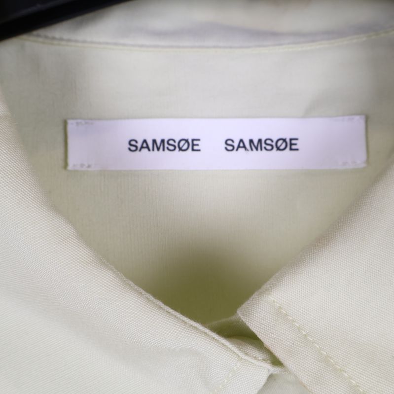 Samsøe Samsøe märkesetikett i kragen