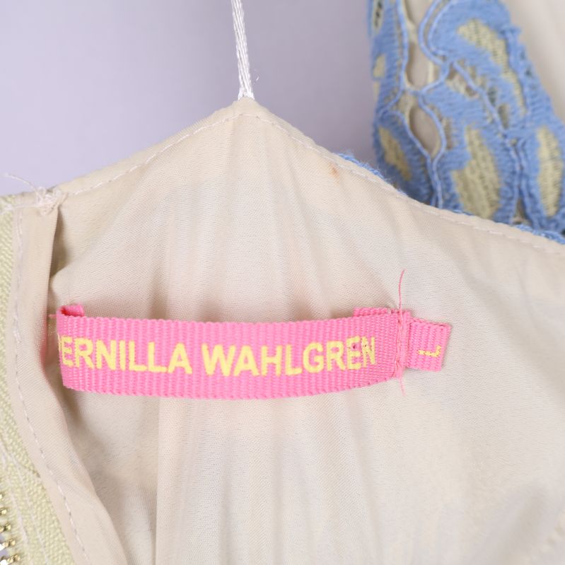 Pernilla Wahlgren märke på klänning