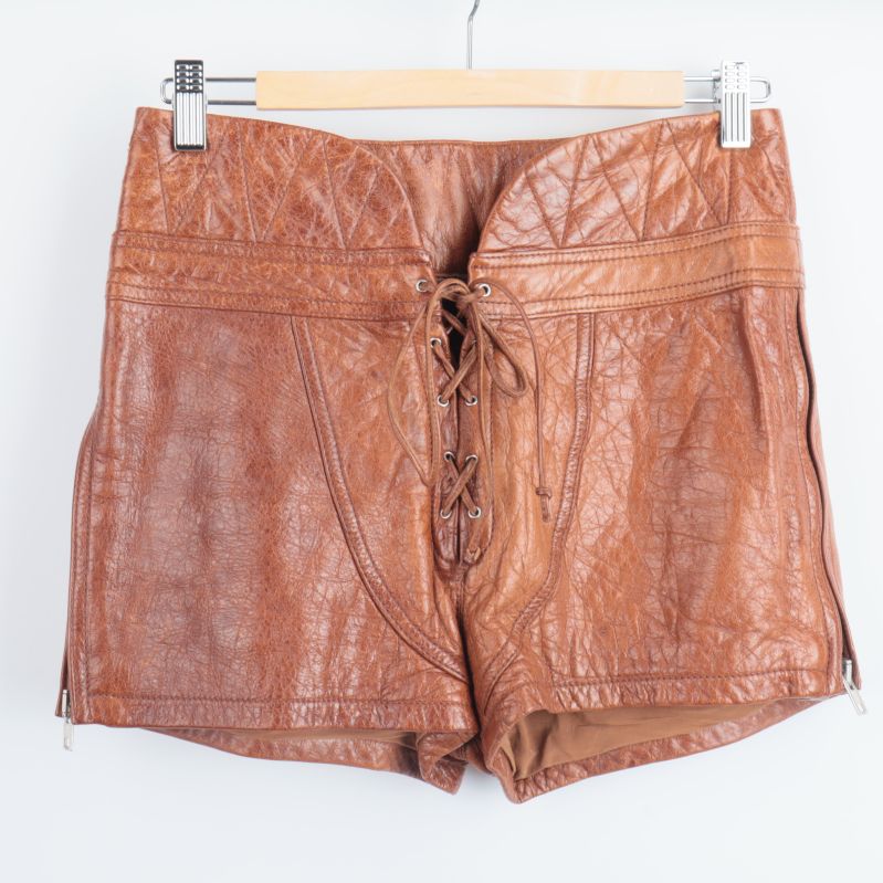 Bruna lädershorts med snörning framifrån