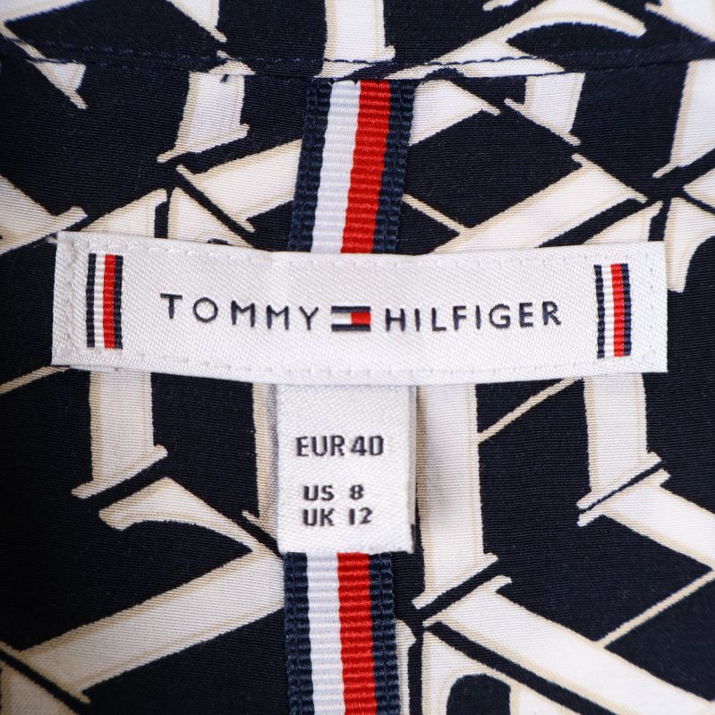 Tommy Hilfiger etikett på skjorta