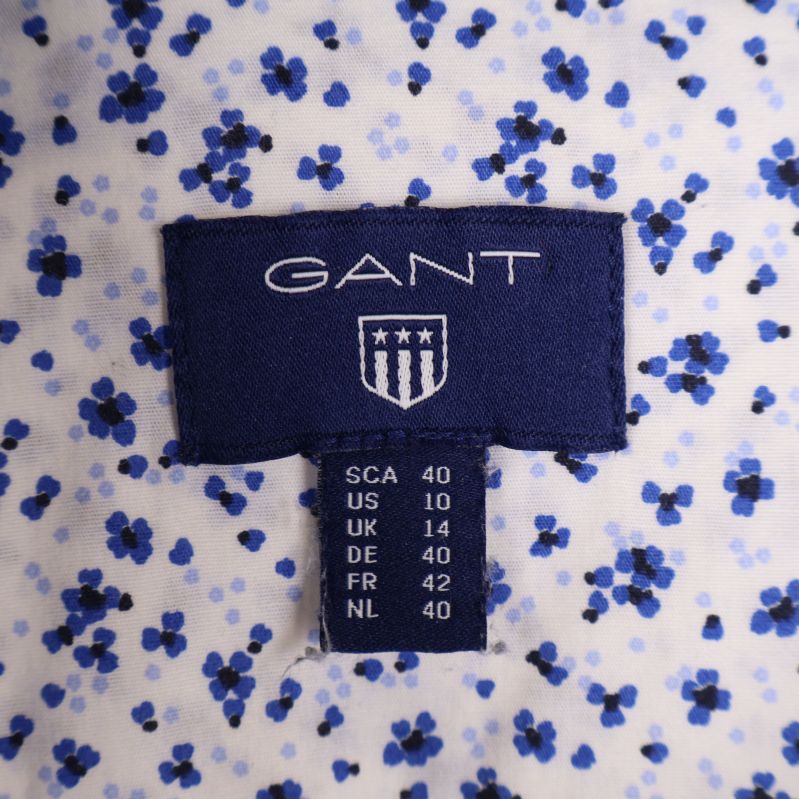 Storleksetikett på Gant-skjorta med blommönster