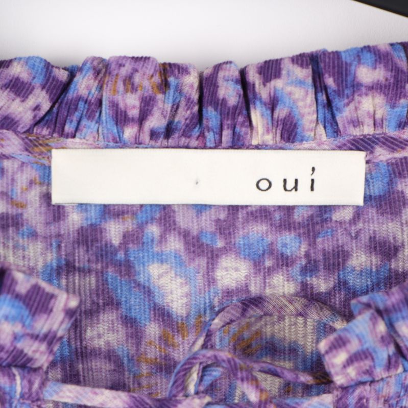 Närbild på etikett med märket: 'oui'