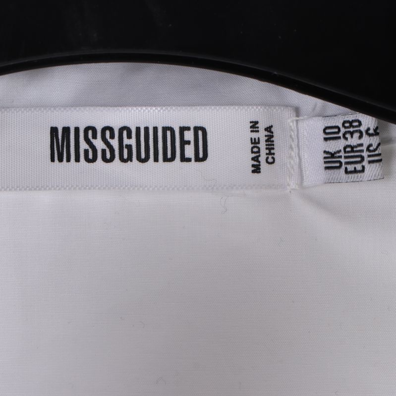 Missguided etiketten med storleksinformation