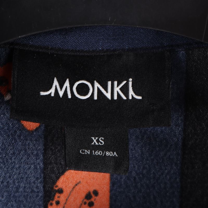 Etikett med varumärke: Monki, och storlek XS