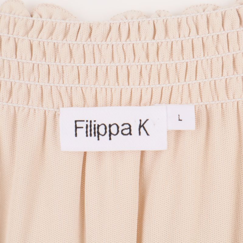 Filippa K etikett i beige blus